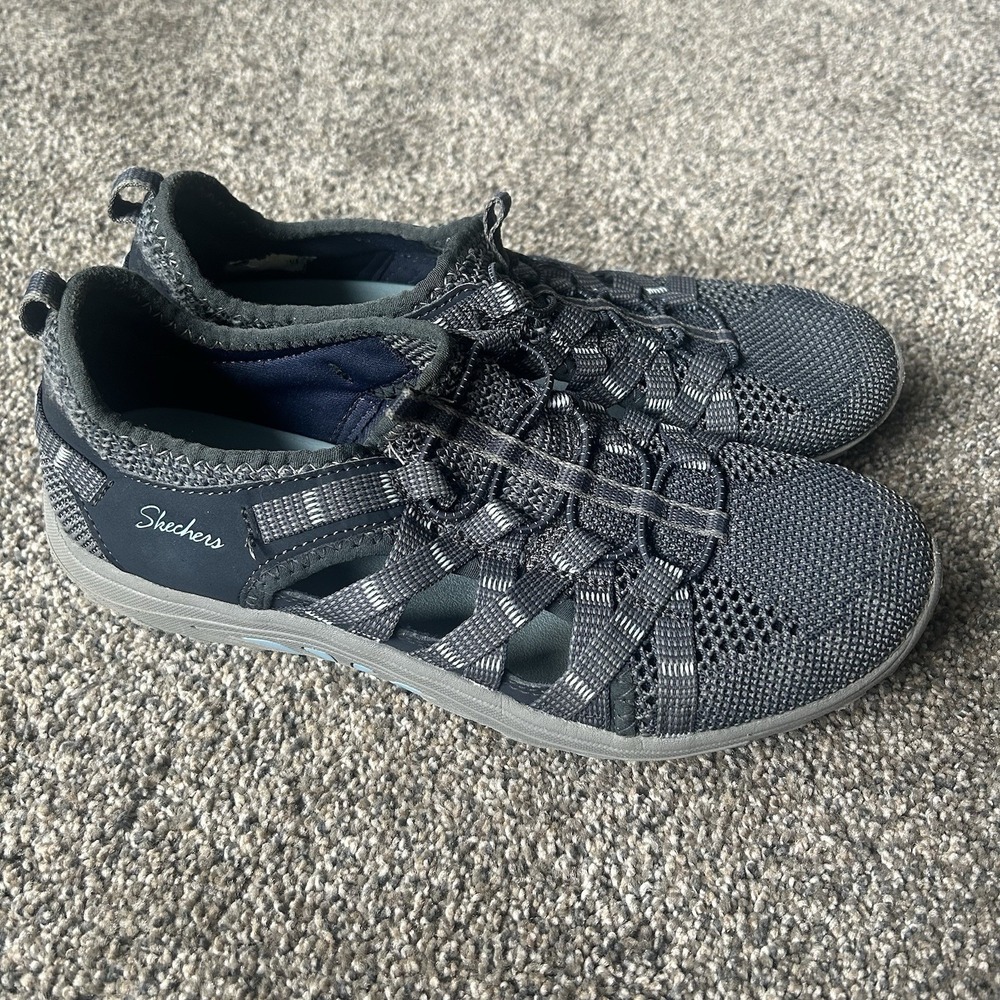 Skechers Reggae Fest Neap Women's 8 Navy Gray Fisherman Sport Sandals Bungee
